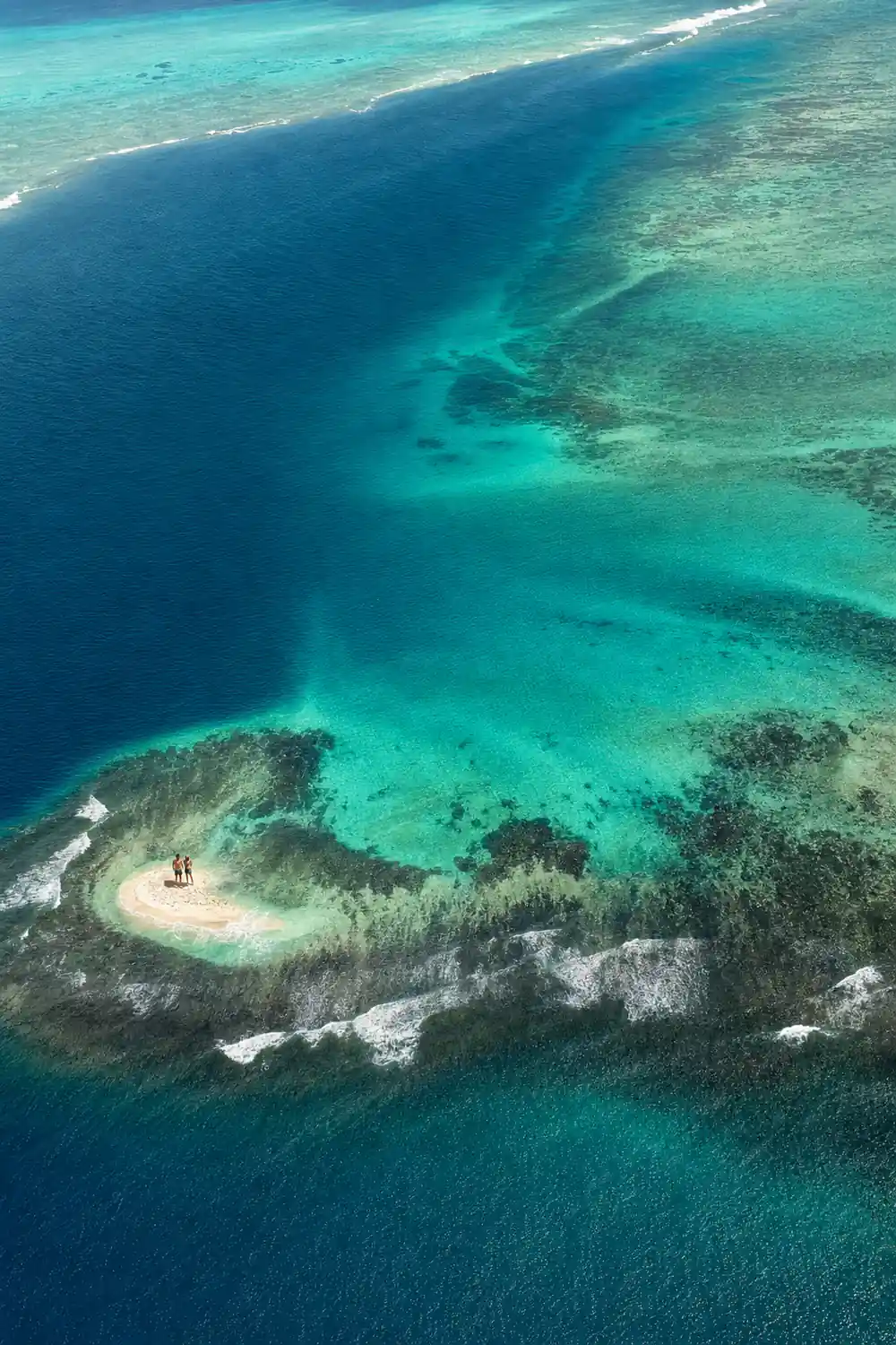Reef and surf line seen under the wing, sand streaks below